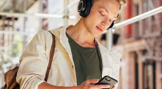 15 Best Electronic Gifts For Men In 2025 – Chosen By Experts