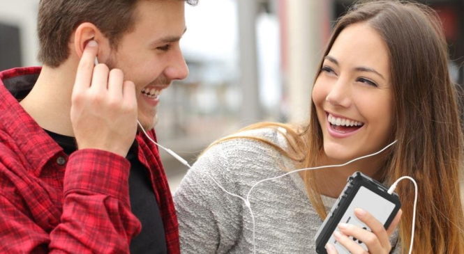 7 Best Portable Cassette Players In 2025