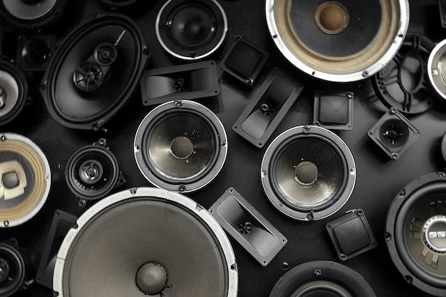 Component vs. Coaxial Speaker Component vs. Coaxial Speaker