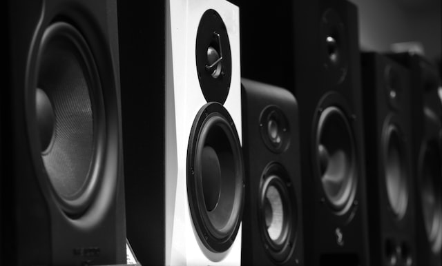 How to Mount Heavy Speakers on a Wall How to Mount Heavy Speakers on a Wall